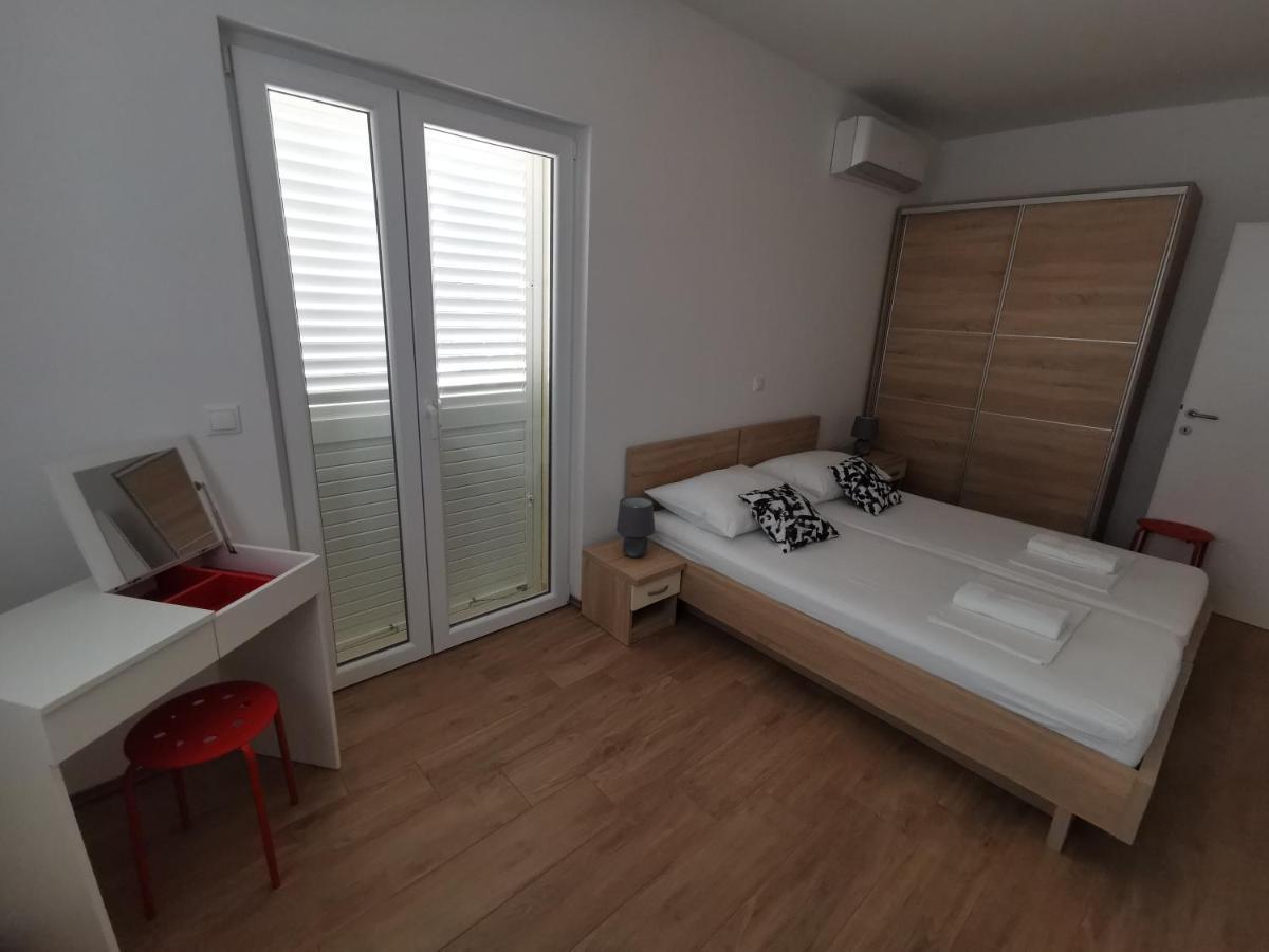 Apartmani Kronjac Milna  Exterior foto