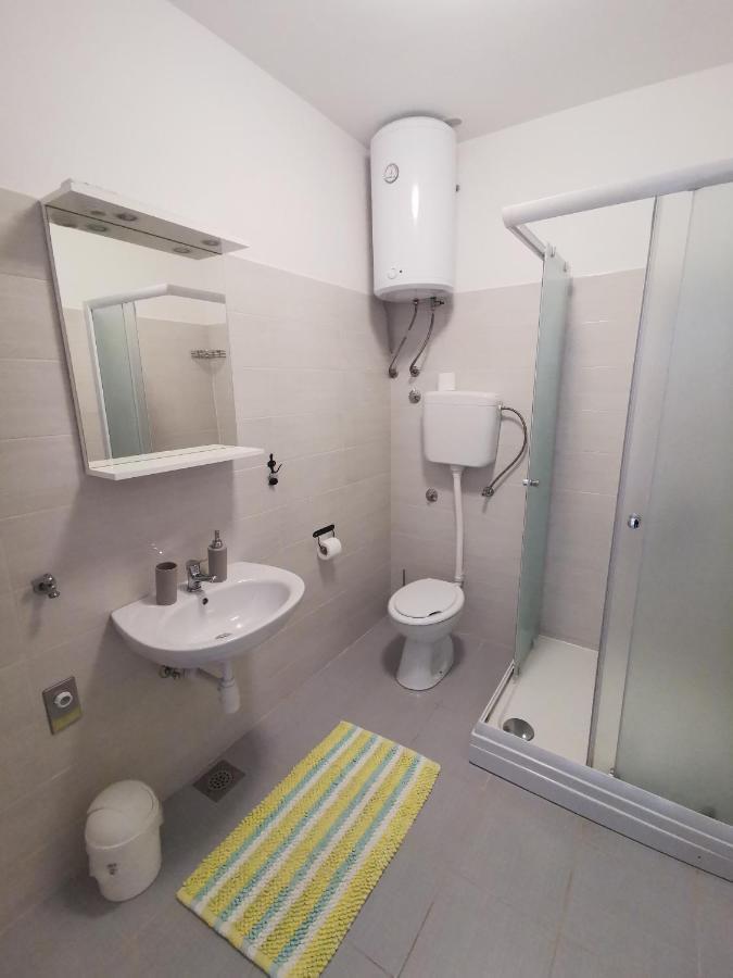 Apartmani Kronjac Milna  Exterior foto