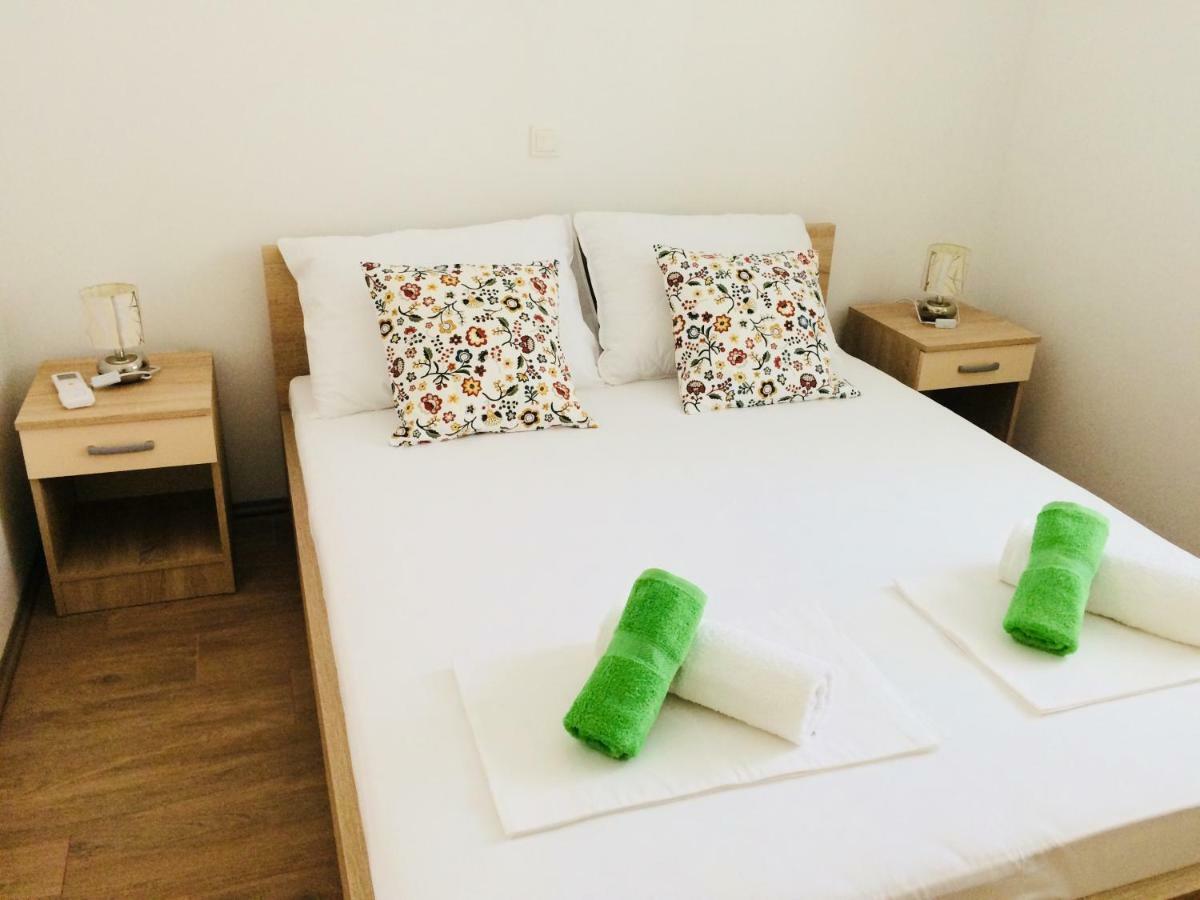 Apartmani Kronjac Milna  Exterior foto
