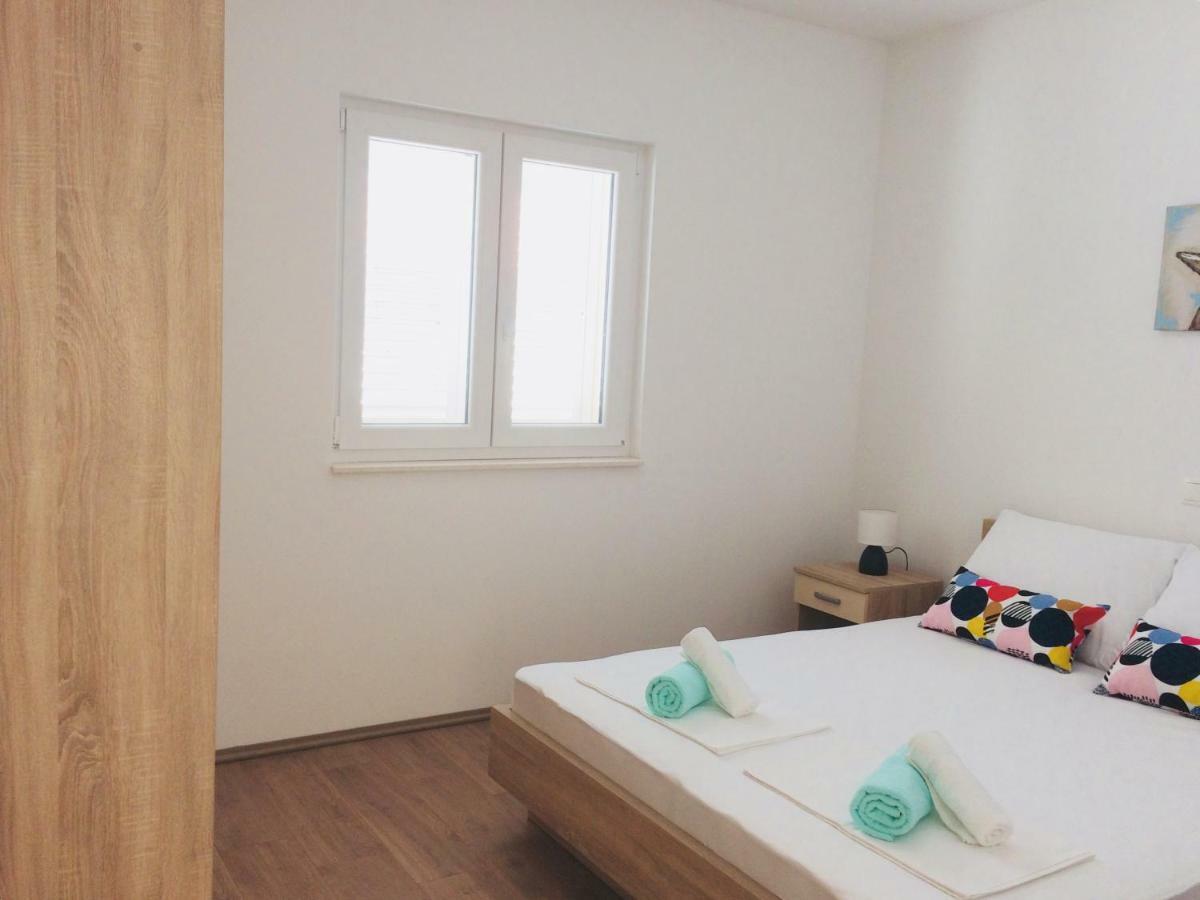 Apartmani Kronjac Milna  Exterior foto