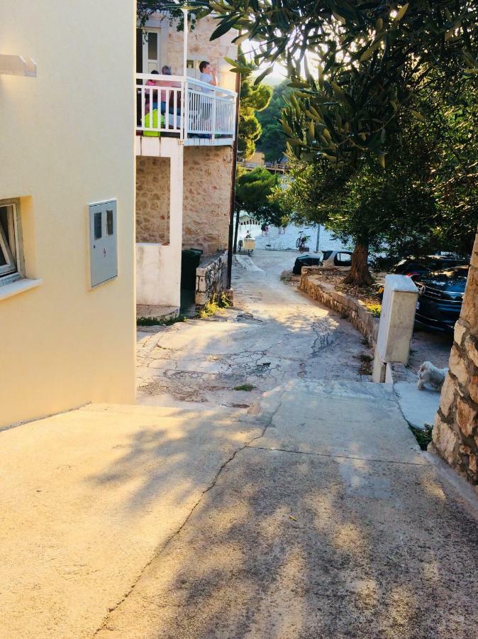 Apartmani Kronjac Milna  Exterior foto